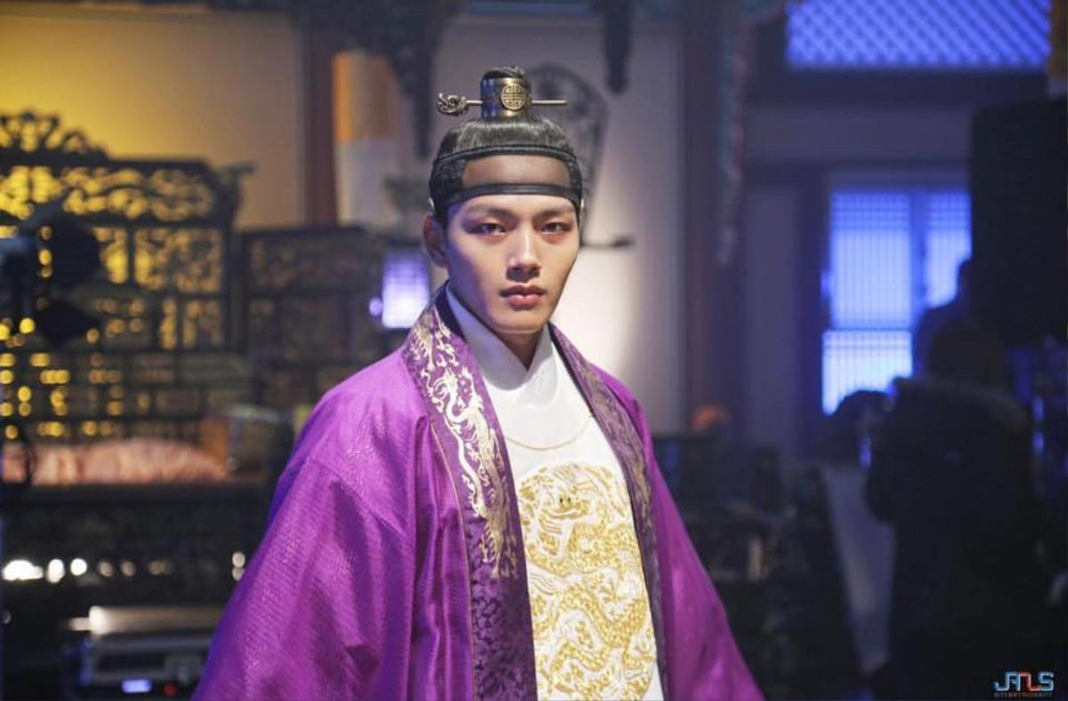 Yeo Jin Goo giống như một 'oppa' và là một vị vua thực sự khi quay 'The Crowned Clown' Ảnh 7