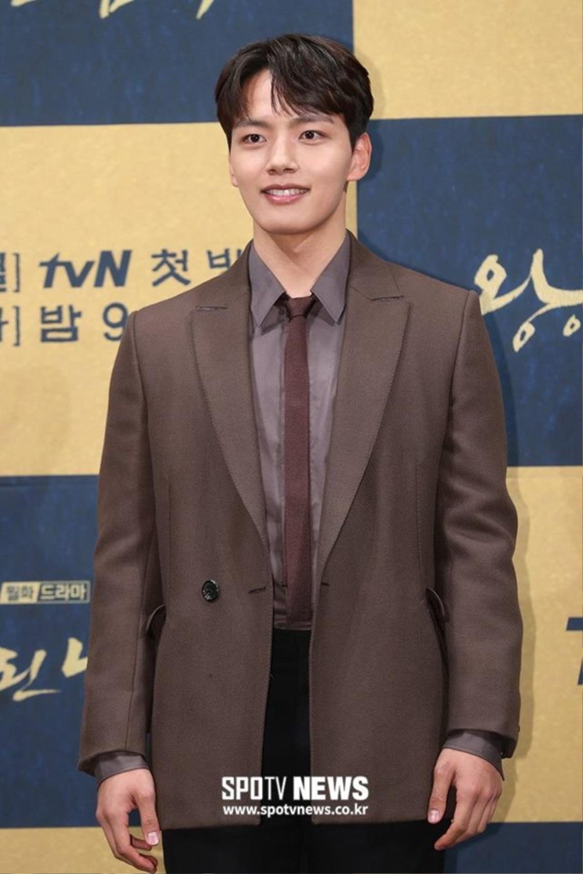 Yeo Jin Goo giống như một 'oppa' và là một vị vua thực sự khi quay 'The Crowned Clown' Ảnh 3