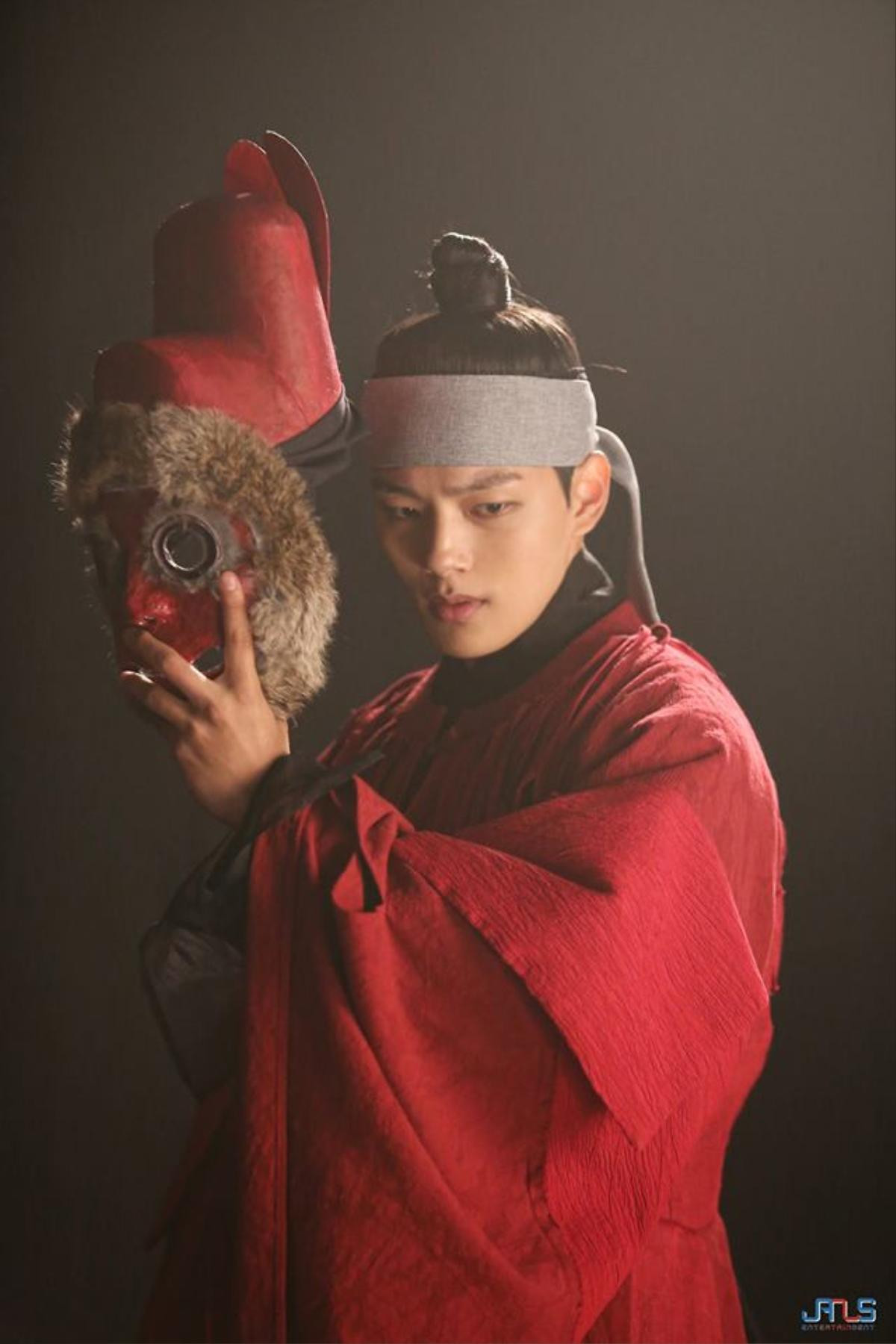 Yeo Jin Goo giống như một 'oppa' và là một vị vua thực sự khi quay 'The Crowned Clown' Ảnh 10