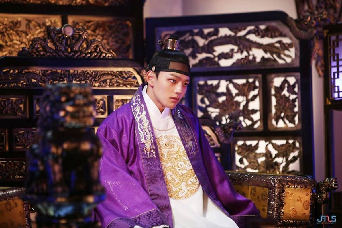 Yeo Jin Goo giống như một 'oppa' và là một vị vua thực sự khi quay 'The Crowned Clown' Ảnh 8