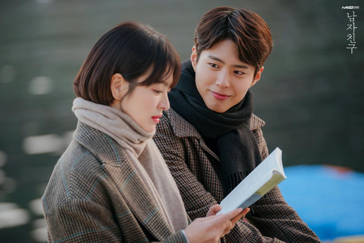 Báo Hàn: 'Encounter' bị khán giả quay lưng, nội dung nhàm chán chỉ lạm dụng khuôn mặt của Song Hye Kyo - Park Bo Gum Ảnh 1