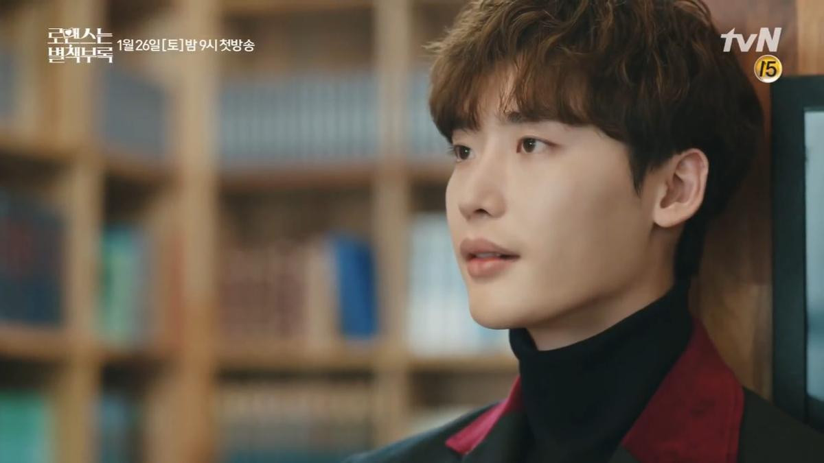 Teaser 'Romance is A Bonus Book': Lee Jong Suk - Lee Na Young say đắm, ngọt ngào nhìn nhau Ảnh 10