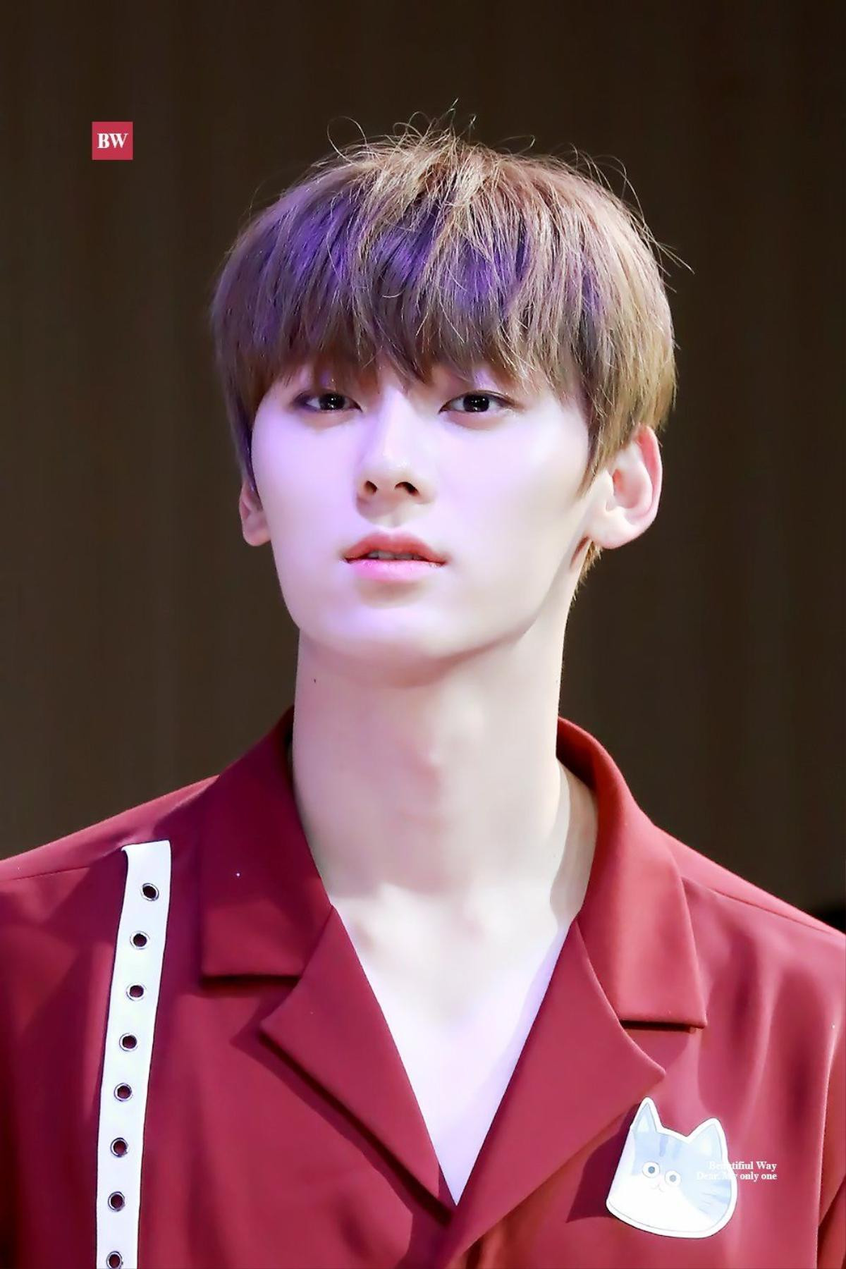 Chưa kịp trở về Nu'est, Hwang Minhyun (Wanna One) đã bị fan cũ tố hám danh Ảnh 2