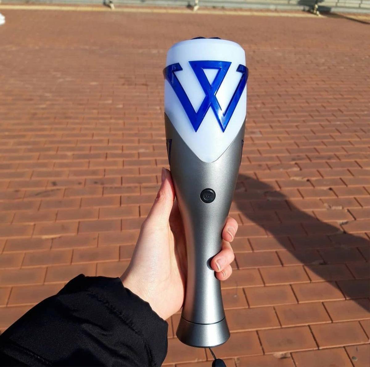 Fan kêu gào về lightstick ver.2 của WINNER: Chẳng khác gì… cái chày Ảnh 1