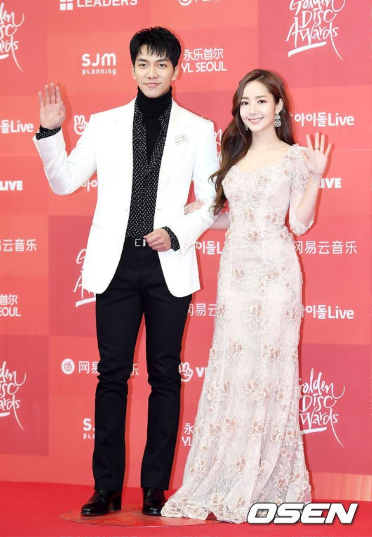 Park Min Young vô cùng xinh đẹp, e ấp bên Lee Seung Gi tại lễ trao giải 'Golden Disc Awards 2019' Ảnh 1