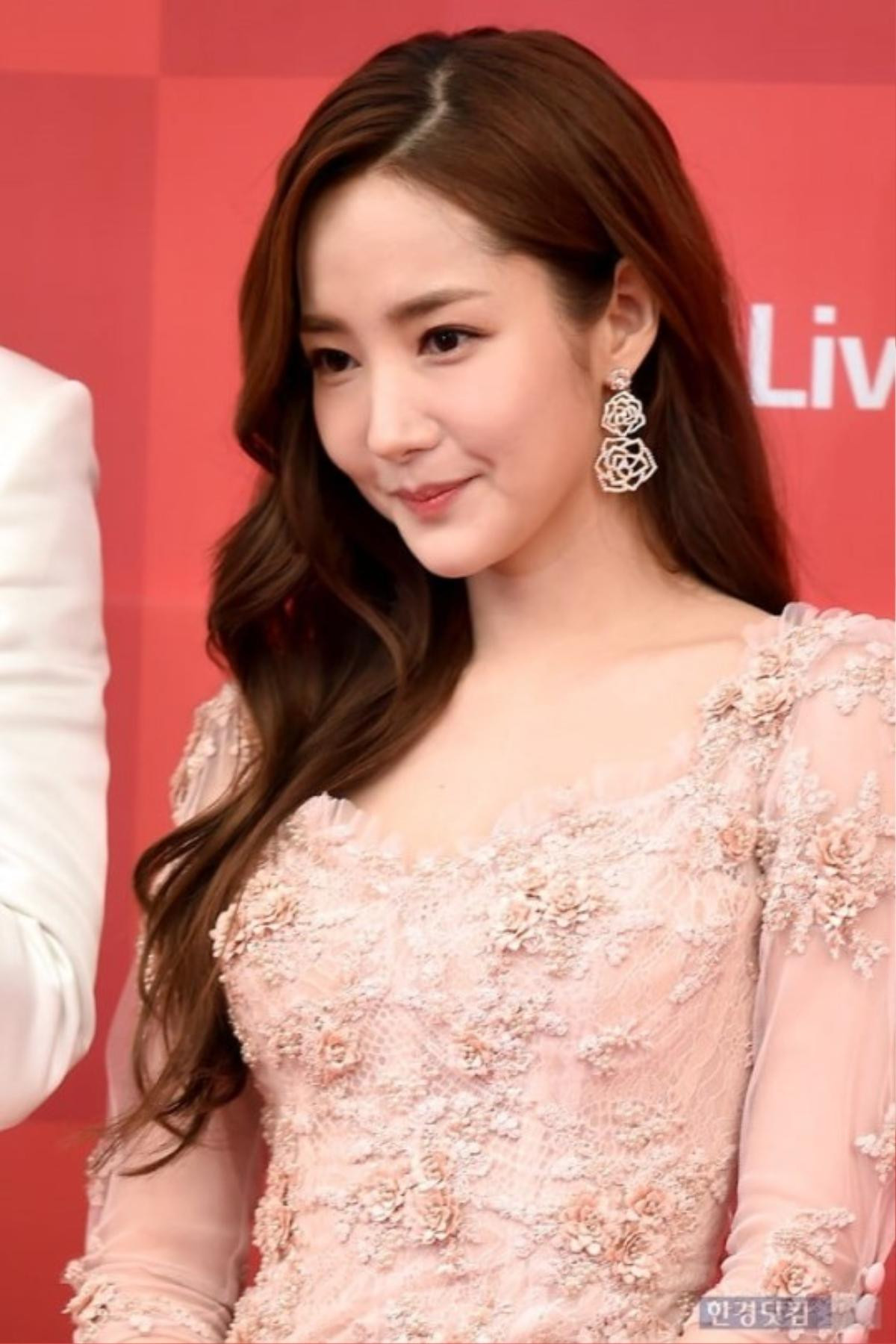 Park Min Young vô cùng xinh đẹp, e ấp bên Lee Seung Gi tại lễ trao giải 'Golden Disc Awards 2019' Ảnh 15