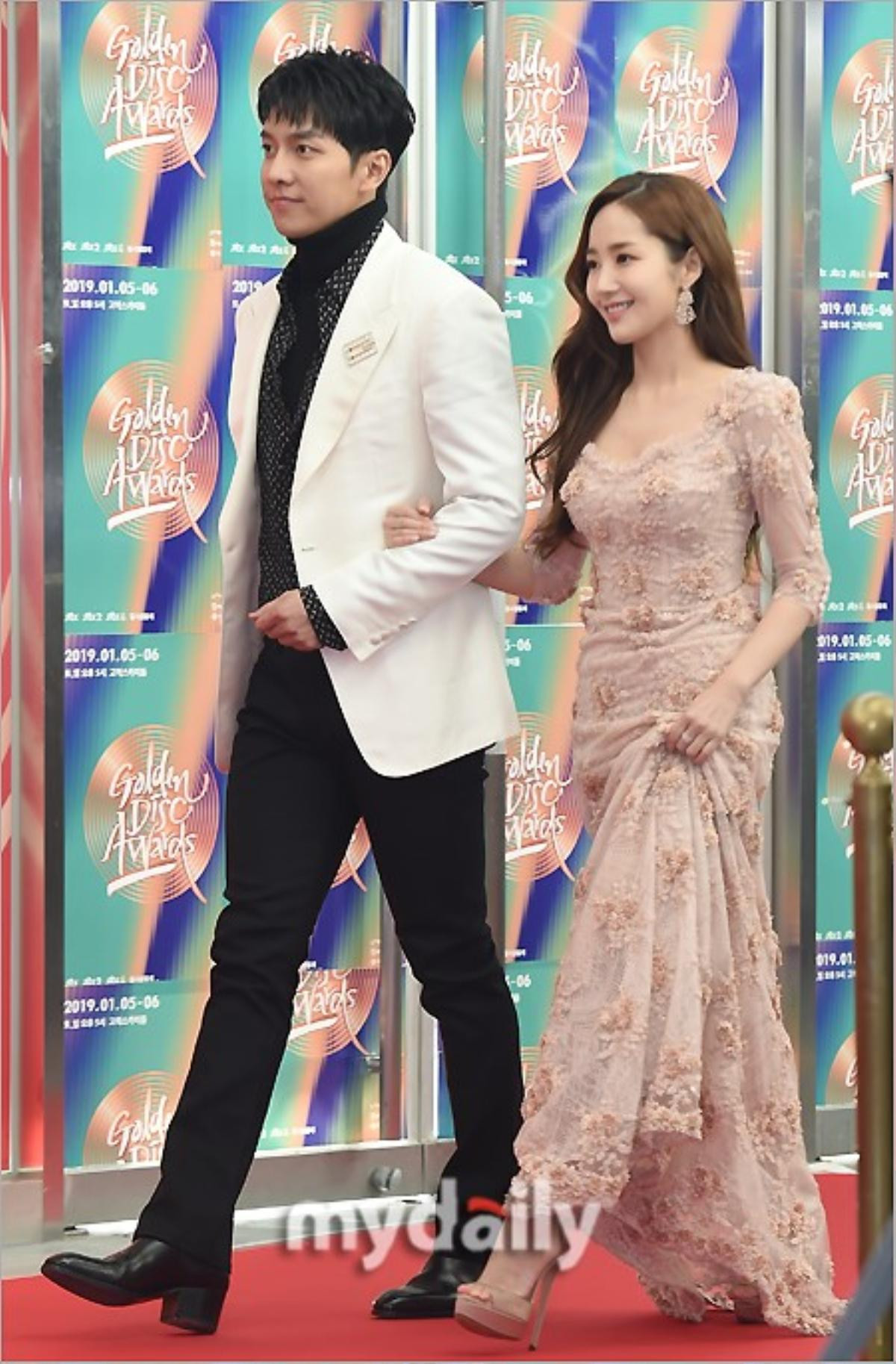 Park Min Young vô cùng xinh đẹp, e ấp bên Lee Seung Gi tại lễ trao giải 'Golden Disc Awards 2019' Ảnh 10