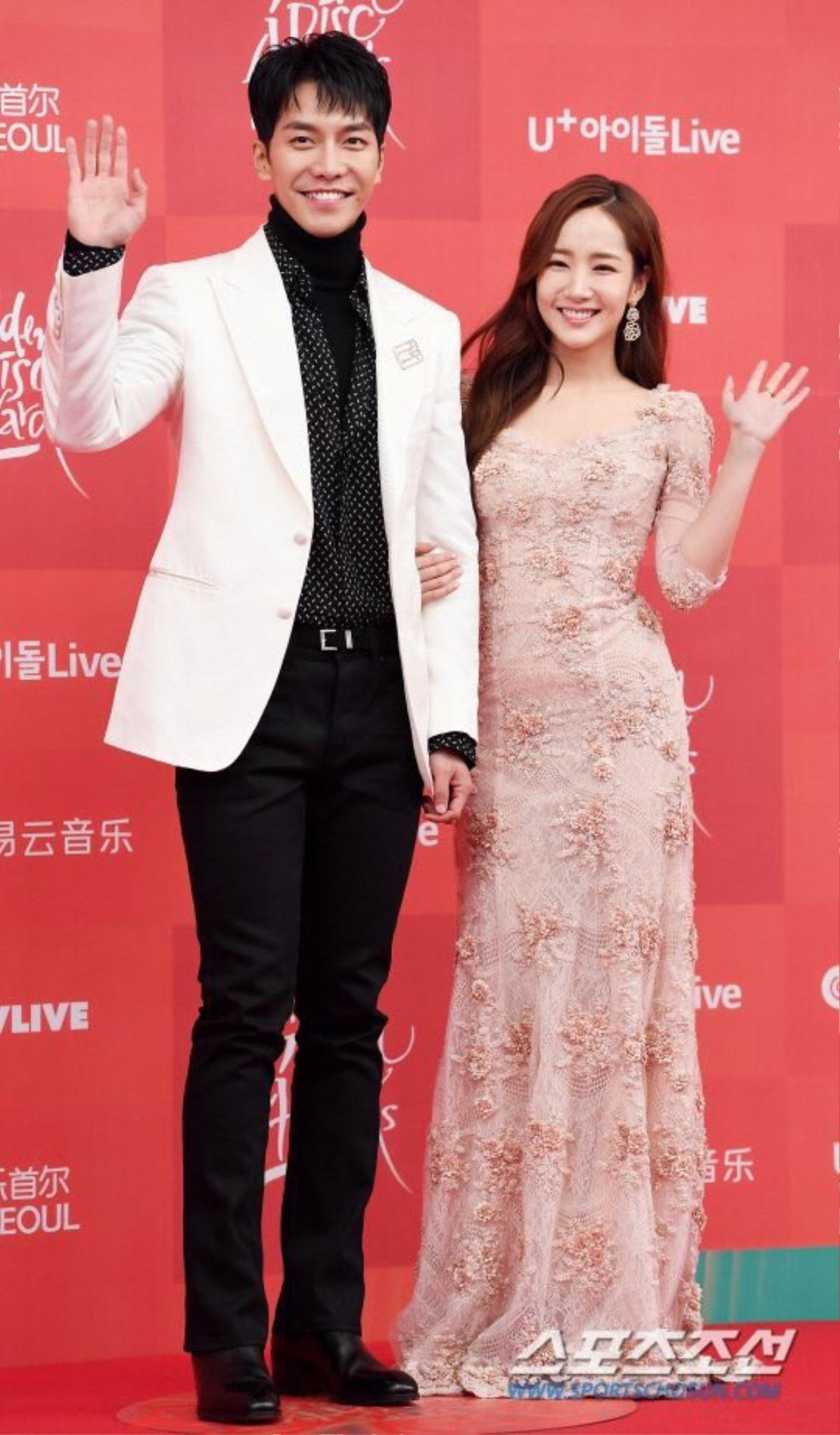 Park Min Young vô cùng xinh đẹp, e ấp bên Lee Seung Gi tại lễ trao giải 'Golden Disc Awards 2019' Ảnh 3