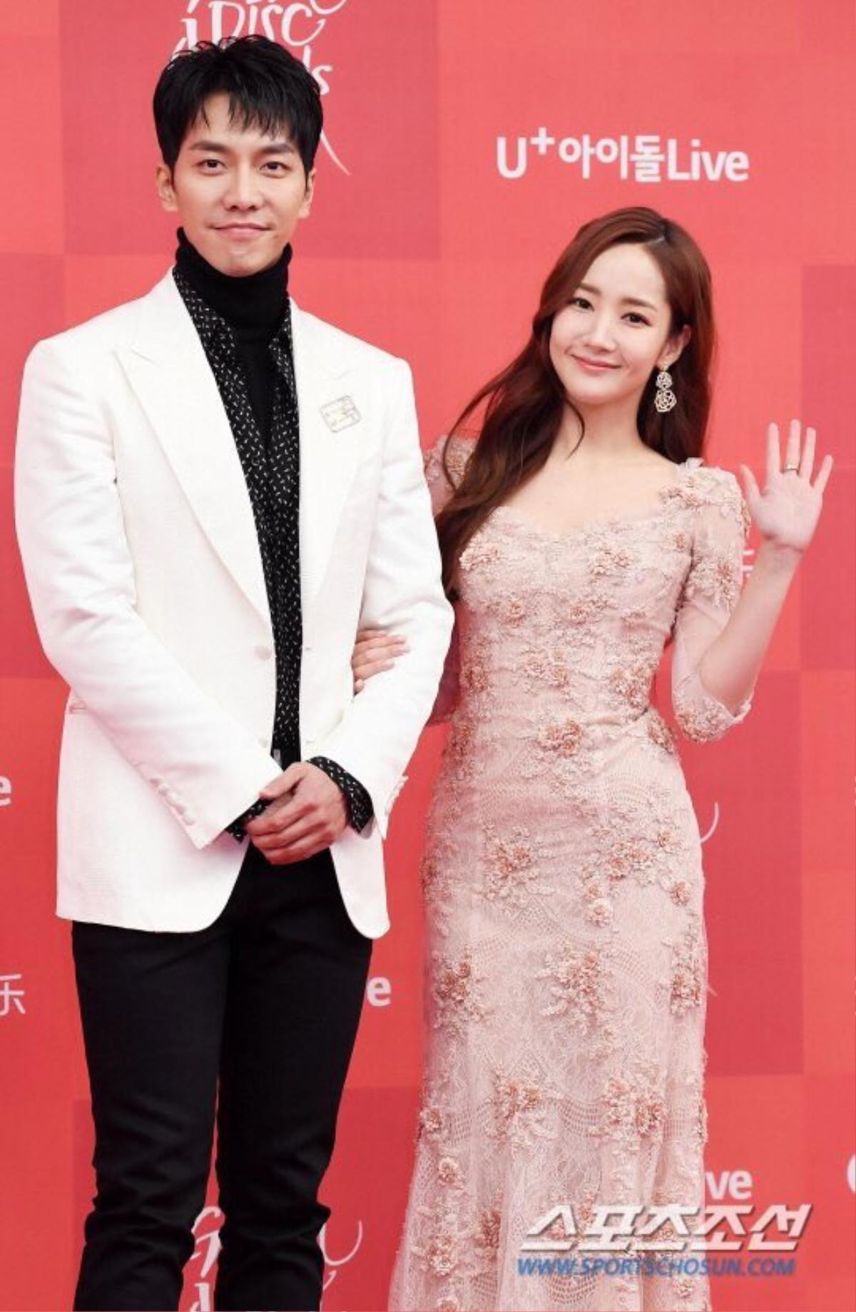 Park Min Young vô cùng xinh đẹp, e ấp bên Lee Seung Gi tại lễ trao giải 'Golden Disc Awards 2019' Ảnh 4