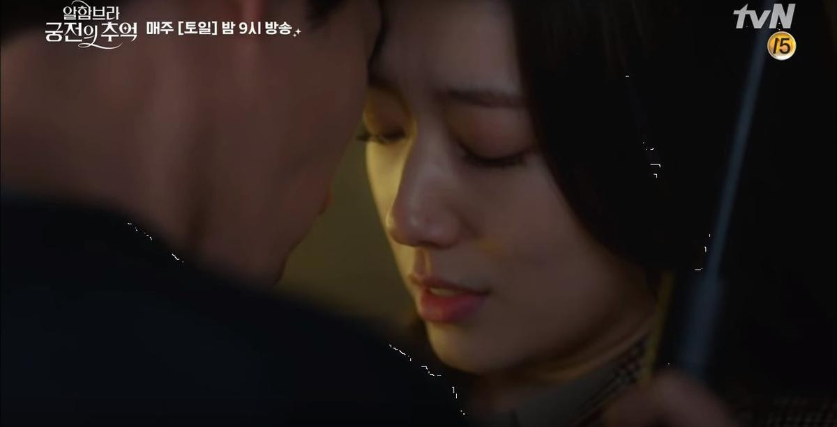 Hôn nhau mãnh liệt dưới mưa, Hyun Bin - Park Shin Hye giúp ‘Memories of the Alhambra’ đạt kỷ lục rating mới Ảnh 7