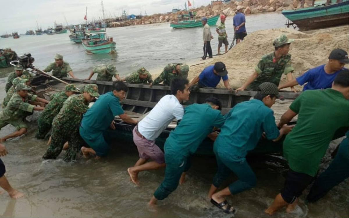 Nông dân Nam Bộ khốn đốn sau mưa lũ: Hàng trăm ha lúa bị đổ sập, nhà cửa tan hoang Ảnh 5