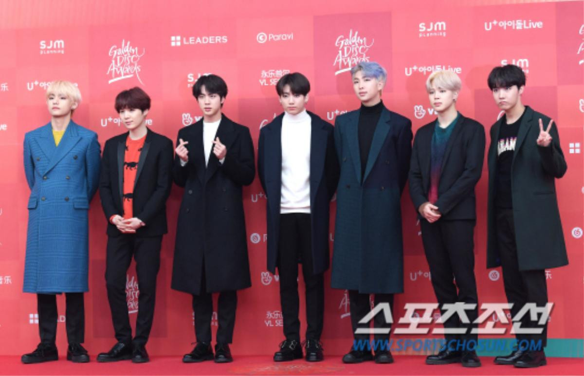 Kang Sora quyến rũ, BTS - Wanna One và Nu'est W điển trai trên thảm đỏ 'Golden Disc Awards 2019' Ảnh 5