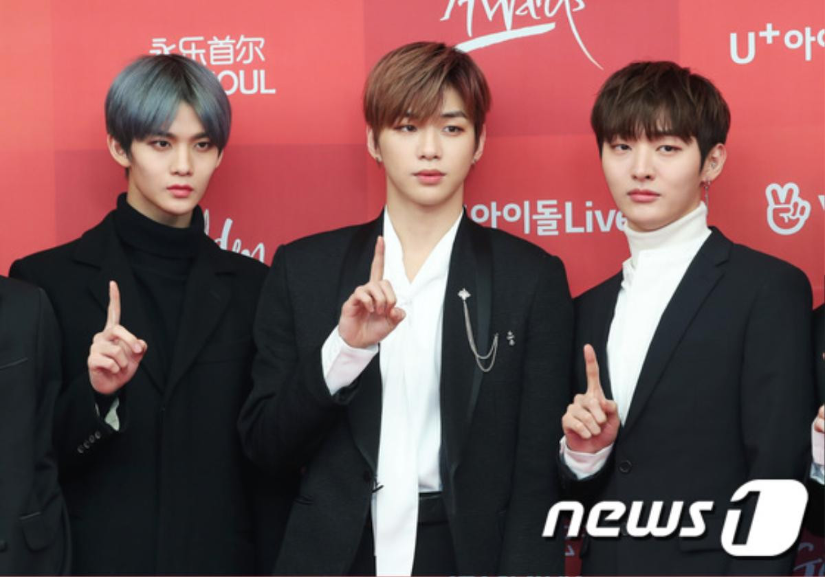 Kang Sora quyến rũ, BTS - Wanna One và Nu'est W điển trai trên thảm đỏ 'Golden Disc Awards 2019' Ảnh 18