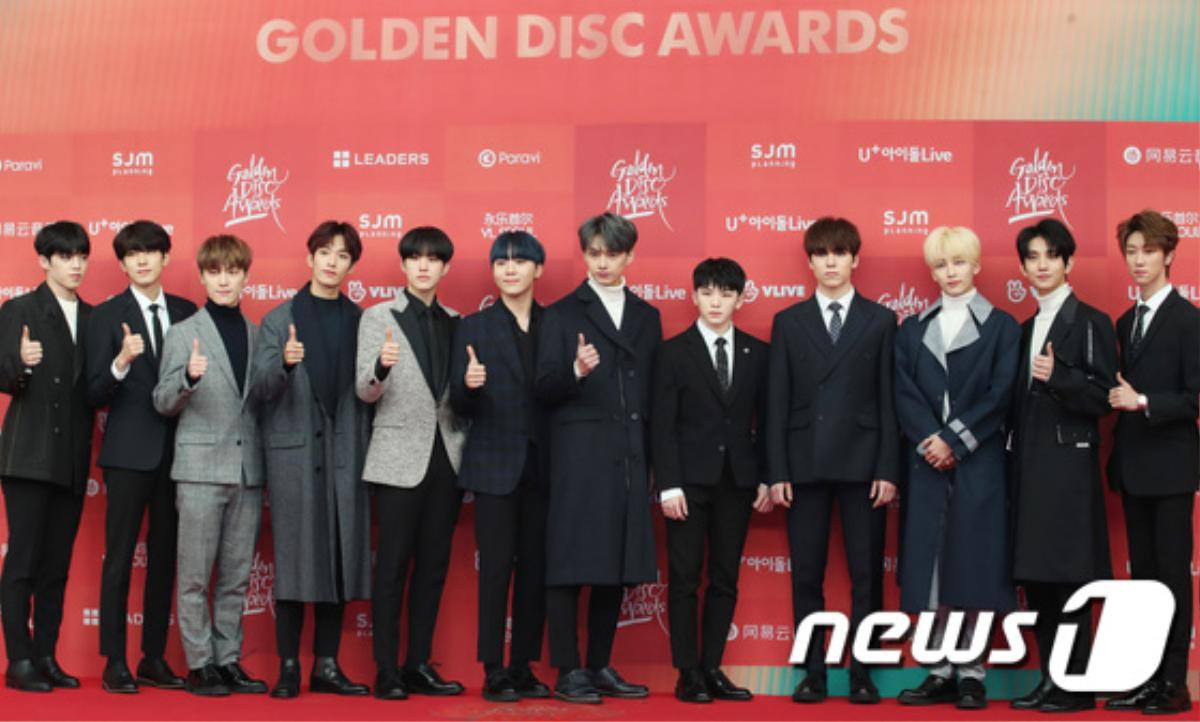 Kang Sora quyến rũ, BTS - Wanna One và Nu'est W điển trai trên thảm đỏ 'Golden Disc Awards 2019' Ảnh 23