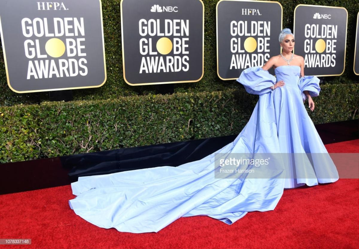 Thảm đỏ 'Quả Cầu Vàng 2019': Lady Gaga - Dương Tử Quỳnh nổi bật, mỹ nhân gốc Việt khoe vòng một khủng Ảnh 1