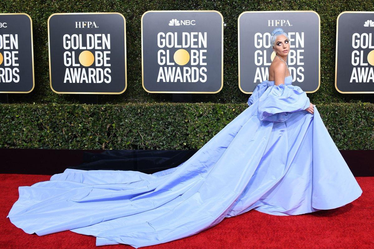 Khoảnh khắc lịch sử Hollywood: Lady Gaga rơi nước mắt, ôm Taylor Swift khi nhận giải Quả Cầu Vàng 2019 Ảnh 11