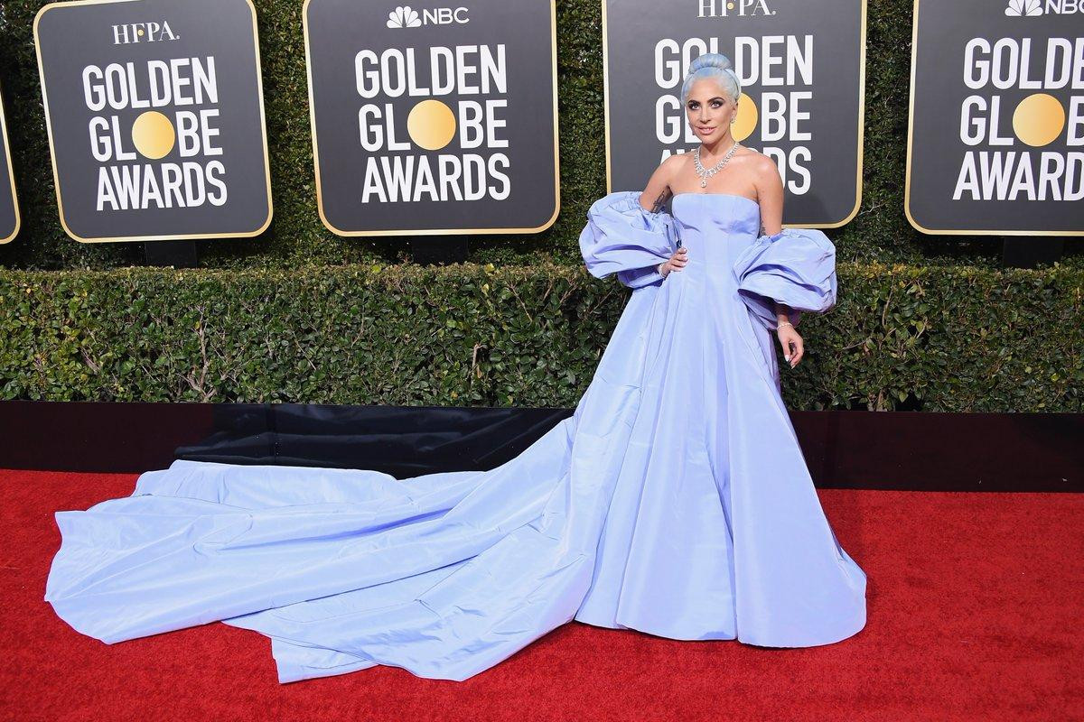 Khoảnh khắc lịch sử Hollywood: Lady Gaga rơi nước mắt, ôm Taylor Swift khi nhận giải Quả Cầu Vàng 2019 Ảnh 10