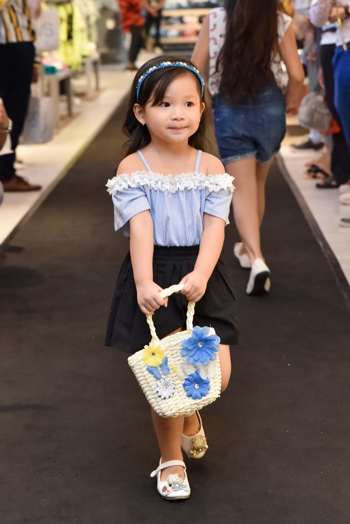 Giải Đồng Siêu mẫu 2018 - Trịnh Bảo dắt theo em bé catwalk tình cảm Ảnh 4