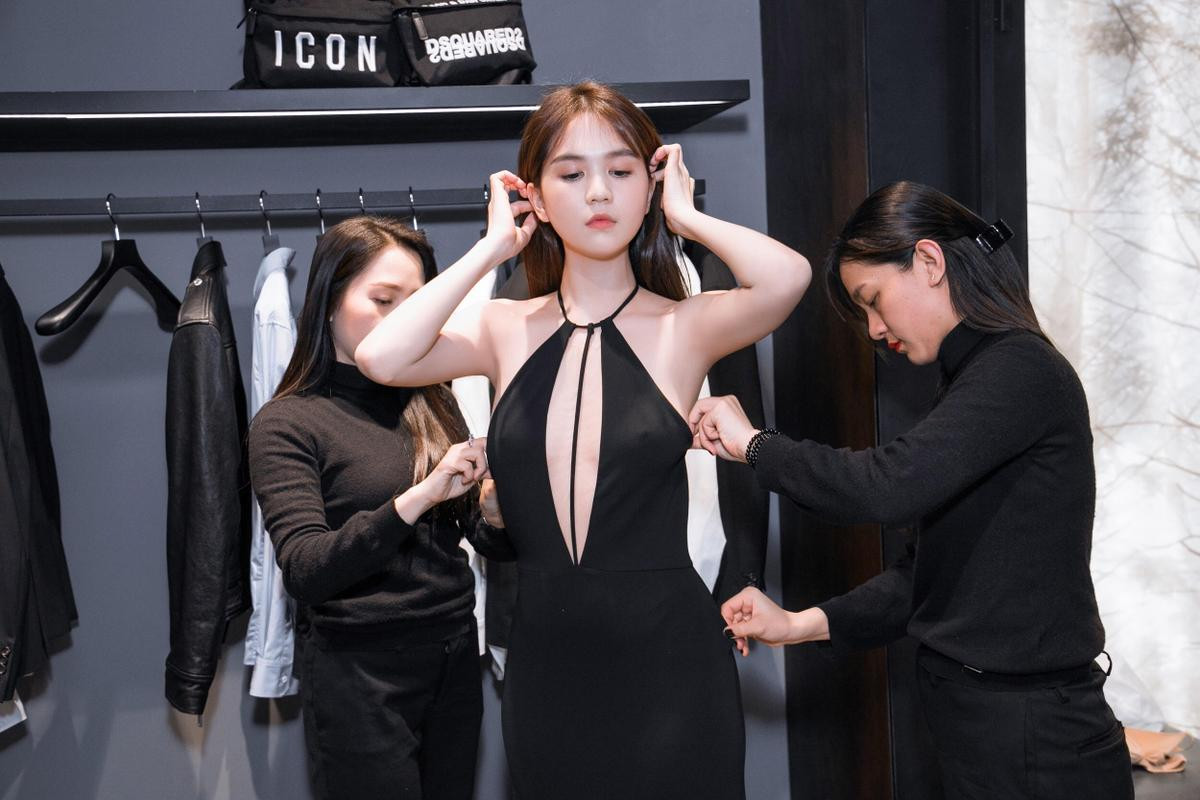 Ngọc Trinh khoe eo thon trứ danh chuẩn bị váy áo tham dự Milan Fashion Week Ảnh 4