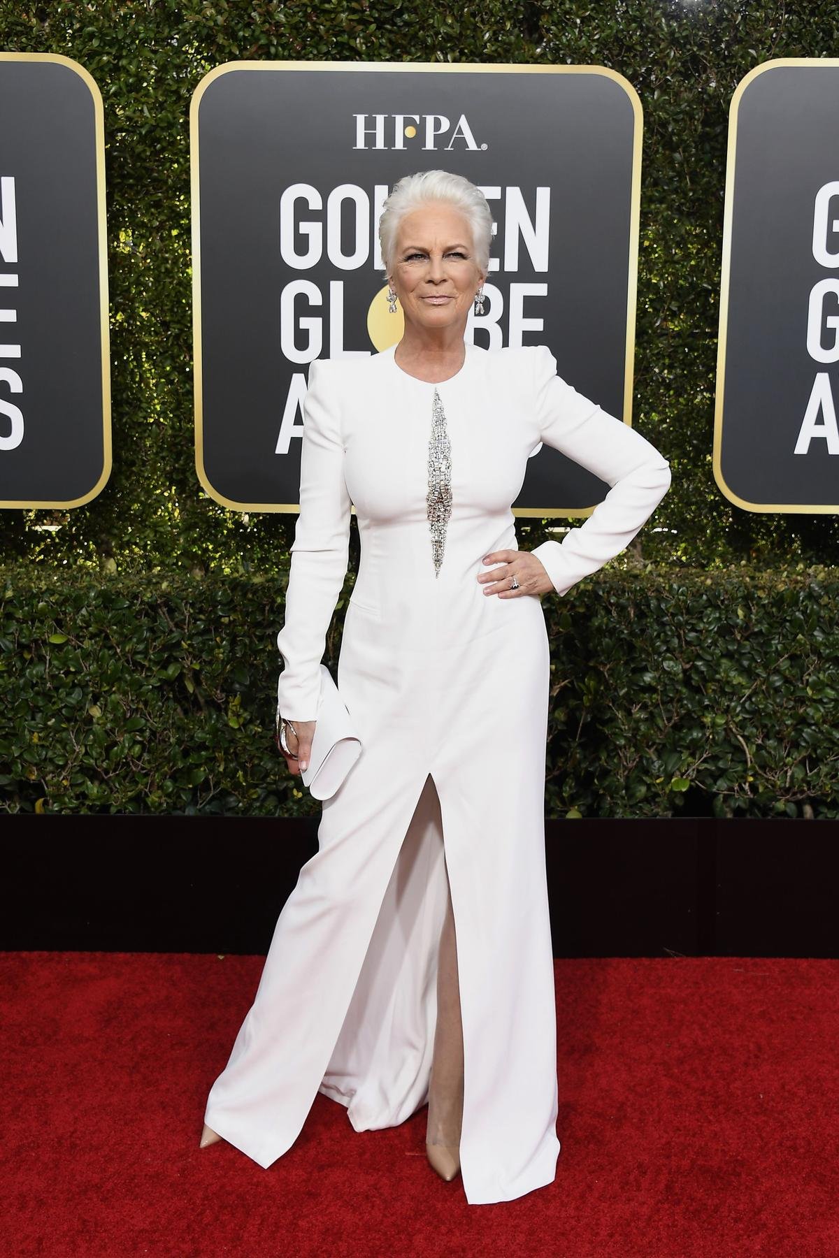 Ở tuổi 60, Jamie Lee Curtis diện váy trắng đánh bật dàn sao trẻ tại Quả Cầu Vàng 2019 Ảnh 4