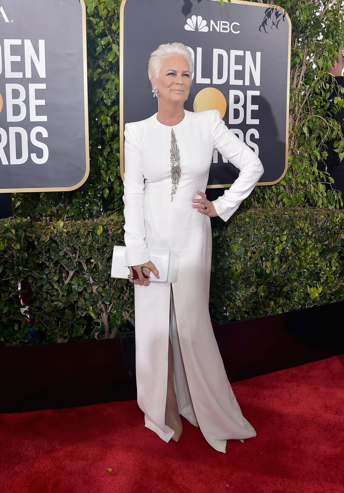 Ở tuổi 60, Jamie Lee Curtis diện váy trắng đánh bật dàn sao trẻ tại Quả Cầu Vàng 2019 Ảnh 2