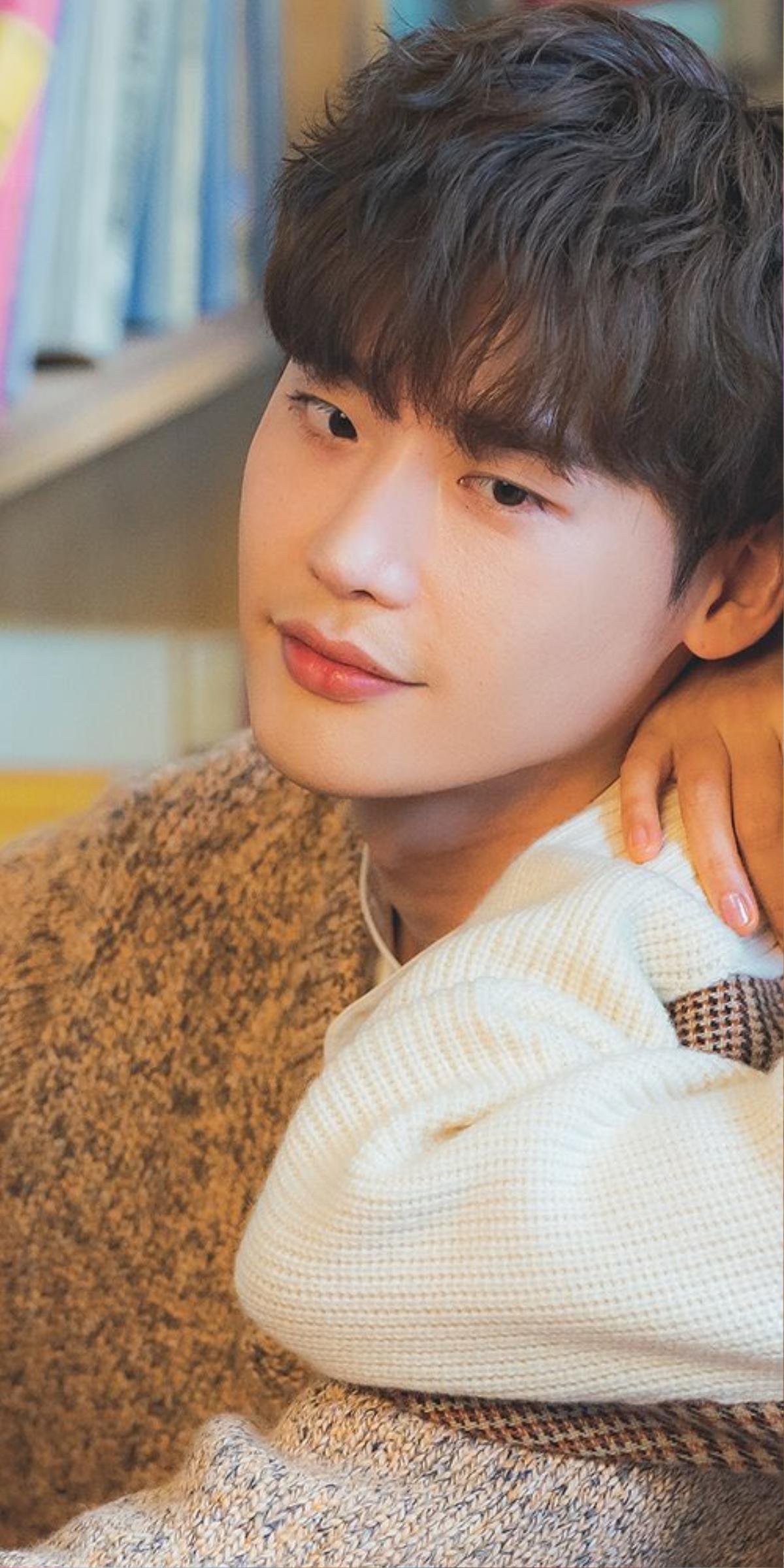 'Romance is a Bonus Book': Lee Na Young ôm Lee Jong Suk trong poster mới, loạt ảnh hậu trường đẹp nao lòng Ảnh 10