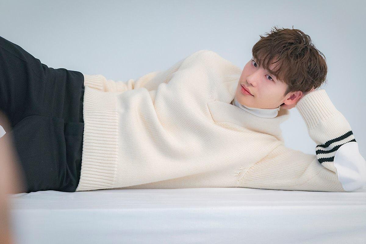 'Romance is a Bonus Book': Hậu trường lung linh của cặp đôi hơn kém 10 tuổi Lee Jong Suk - Lee Na Young Ảnh 9