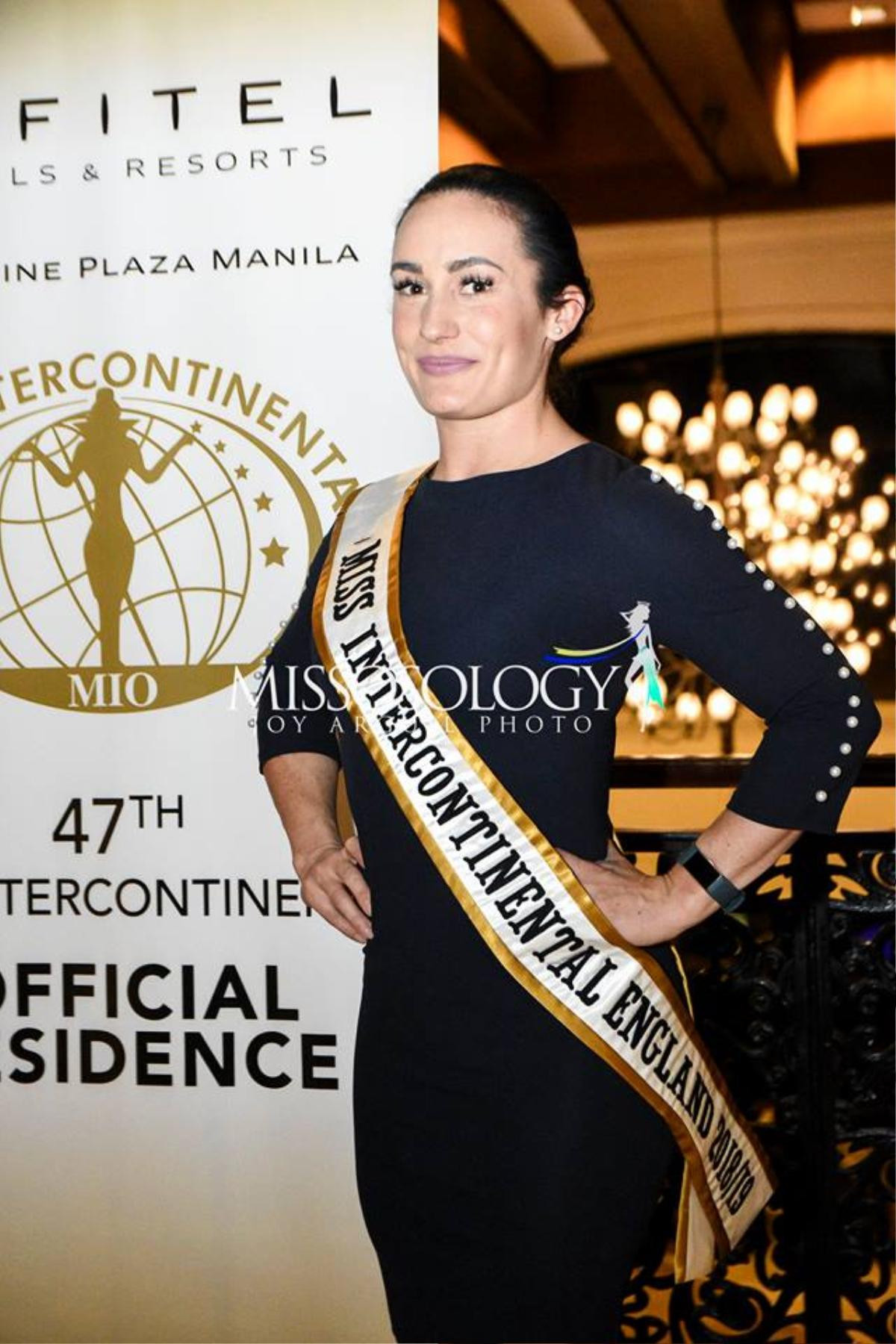 Lê Âu Ngân Anh xuất hiện với gương mặt căng cứng ở sân bay, lên đường thi Miss Intercontinental 2018 Ảnh 10