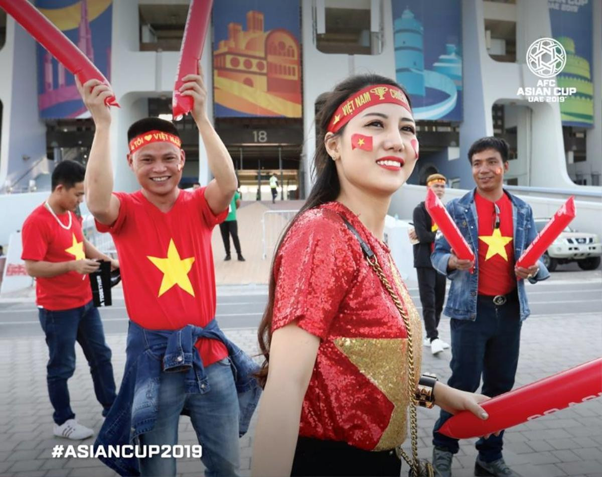 Ngắm các bóng hồng xinh đẹp 'thiêu đốt' ASIAN Cup 2019 Ảnh 1