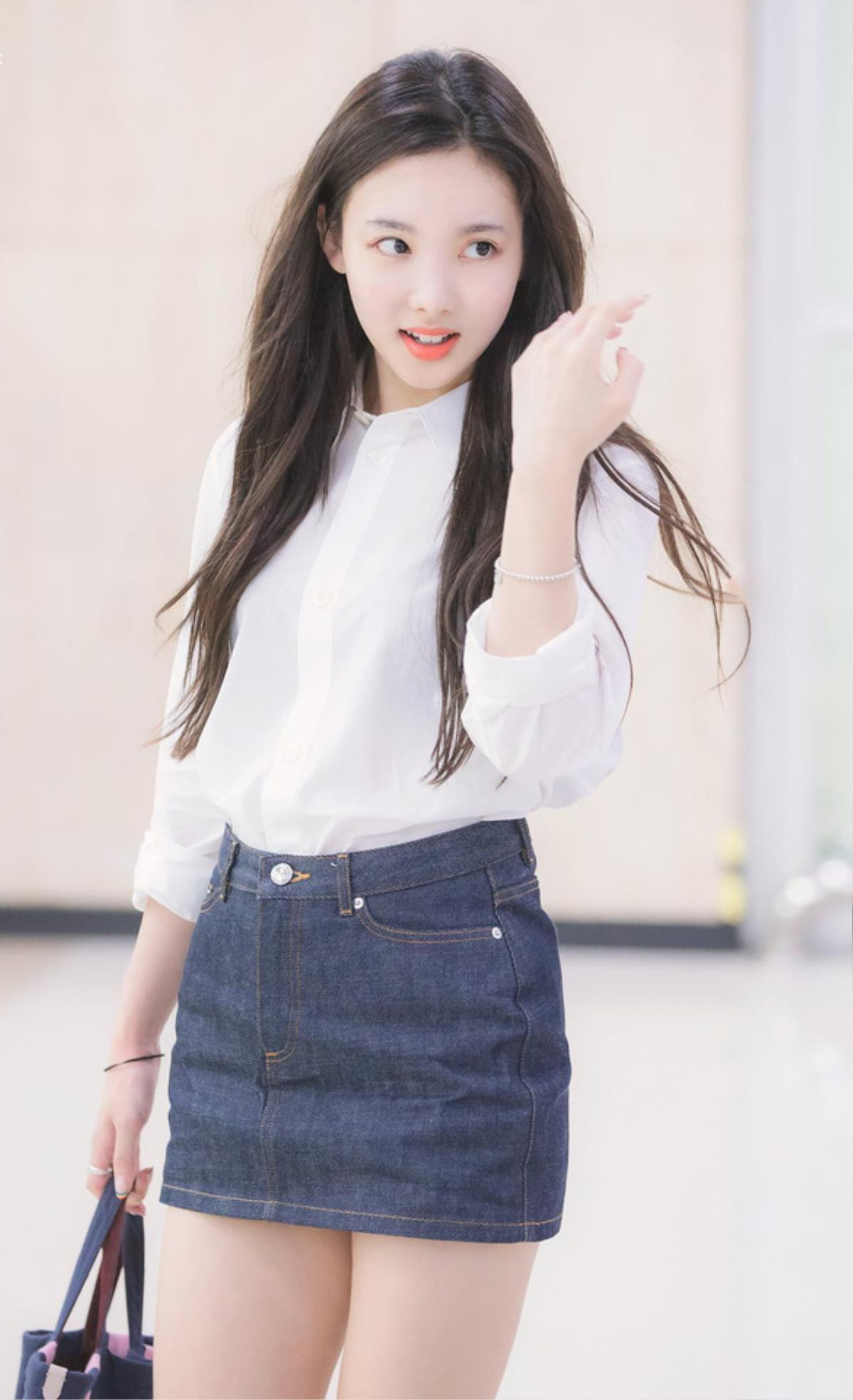 Bí quyết mặc đẹp như Nayeon (Twice) cho những cô nàng thường xuyên ‘viêm màng túi’ Ảnh 2