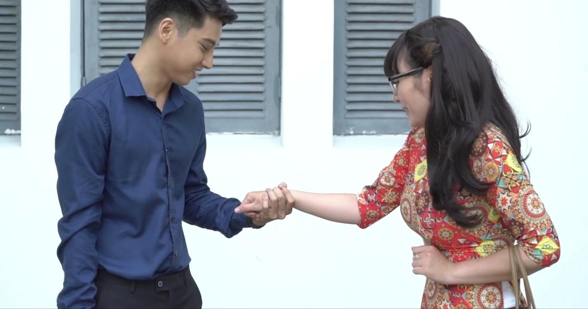 'Hoán đổi thanh xuân' tập 5: Hotboy Xuân Hùng bị mùi hương của 'gà con' Kang Phạm làm cho mê mẩn Ảnh 8