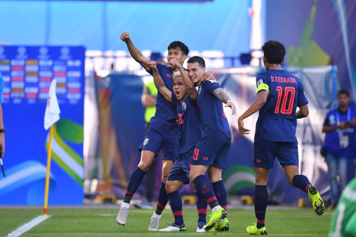 ASIAN Cup 2019: 'Messi Thái' gọi, Quang Hải có trả lời? Ảnh 2