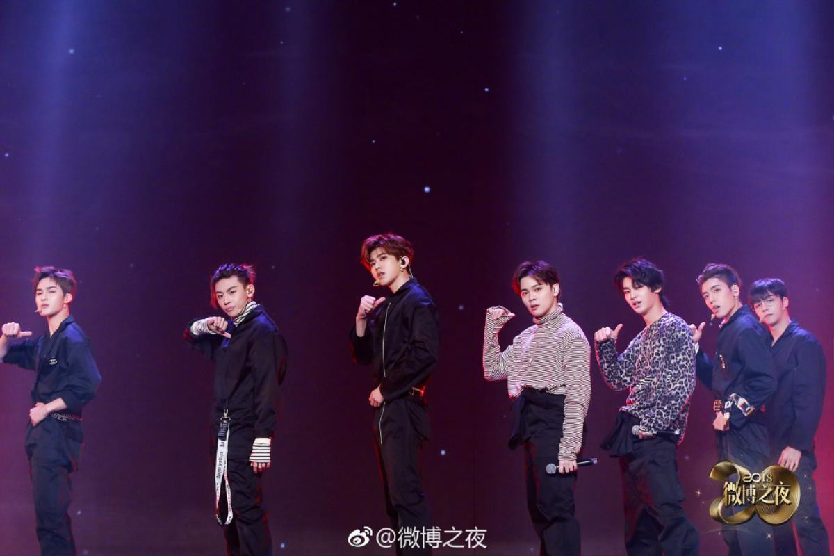 TFBOYS, NINE PERCENT cùng Jackson Wang (GOT7) và Tống Thiến bừng sáng trên sân khấu 'Đêm hội Weibo 2019' Ảnh 7