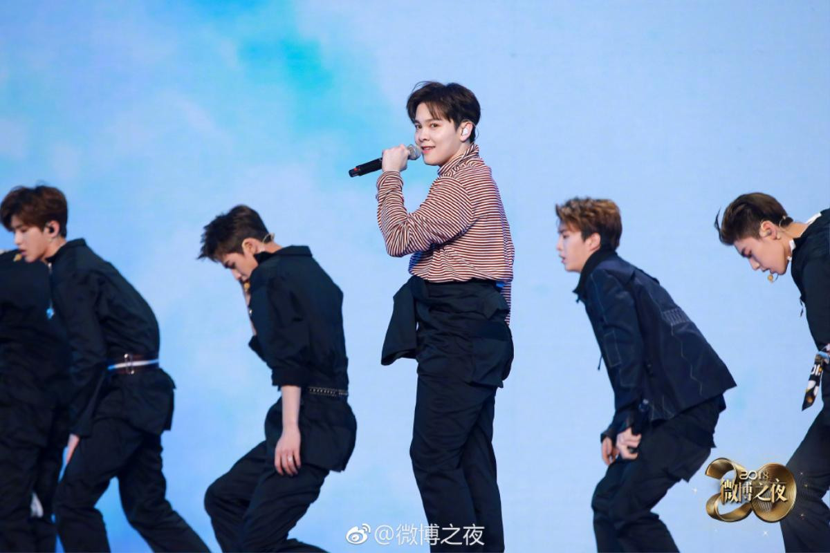 TFBOYS, NINE PERCENT cùng Jackson Wang (GOT7) và Tống Thiến bừng sáng trên sân khấu 'Đêm hội Weibo 2019' Ảnh 10