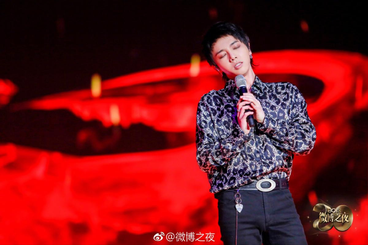 TFBOYS, NINE PERCENT cùng Jackson Wang (GOT7) và Tống Thiến bừng sáng trên sân khấu 'Đêm hội Weibo 2019' Ảnh 11