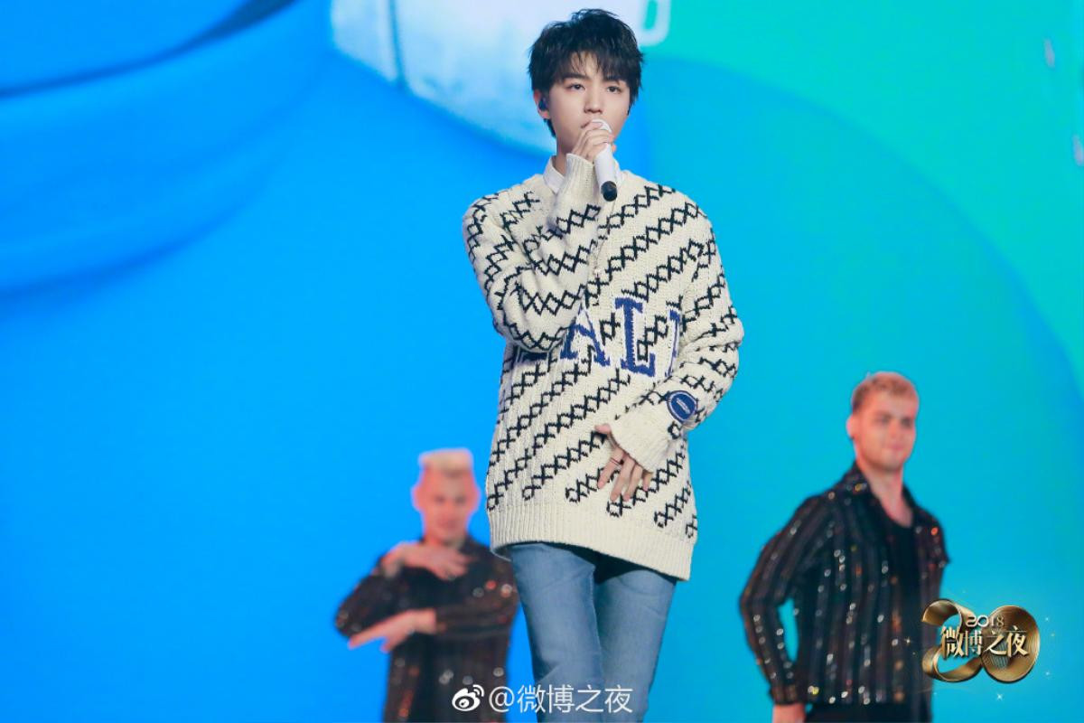 TFBOYS, NINE PERCENT cùng Jackson Wang (GOT7) và Tống Thiến bừng sáng trên sân khấu 'Đêm hội Weibo 2019' Ảnh 4