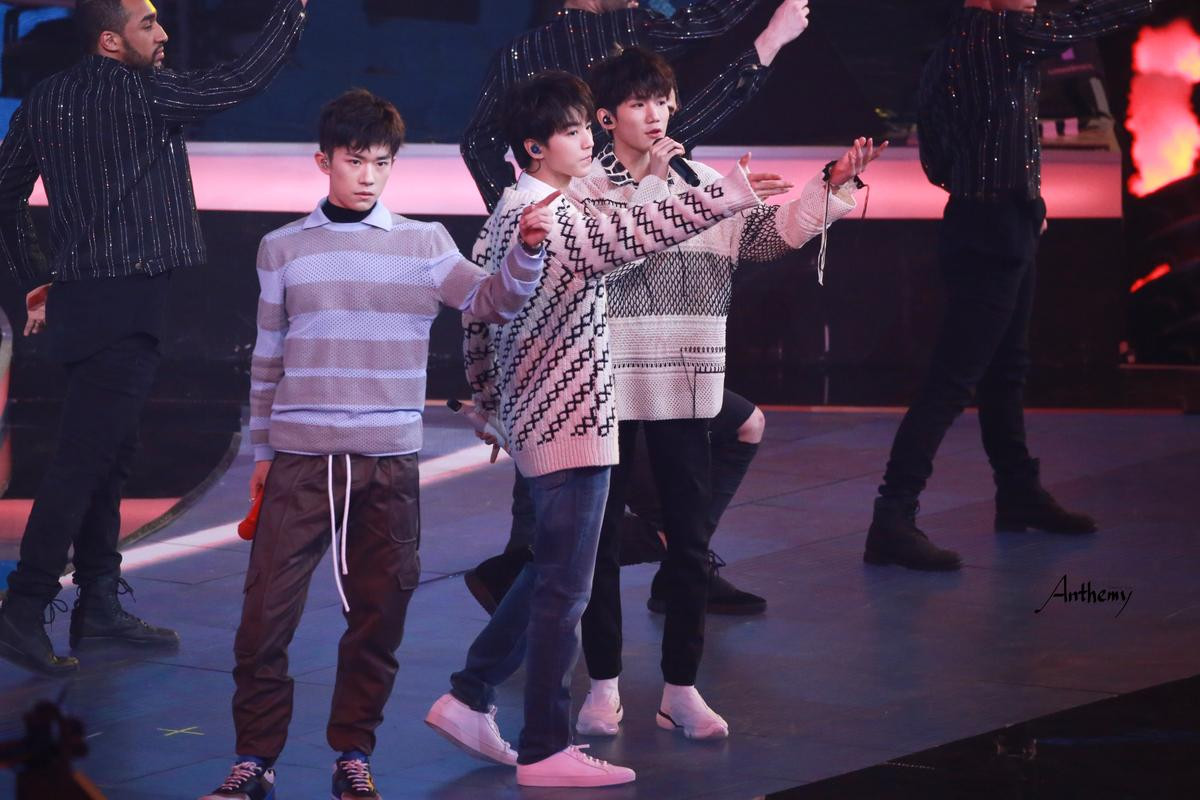 TFBOYS, NINE PERCENT cùng Jackson Wang (GOT7) và Tống Thiến bừng sáng trên sân khấu 'Đêm hội Weibo 2019' Ảnh 1