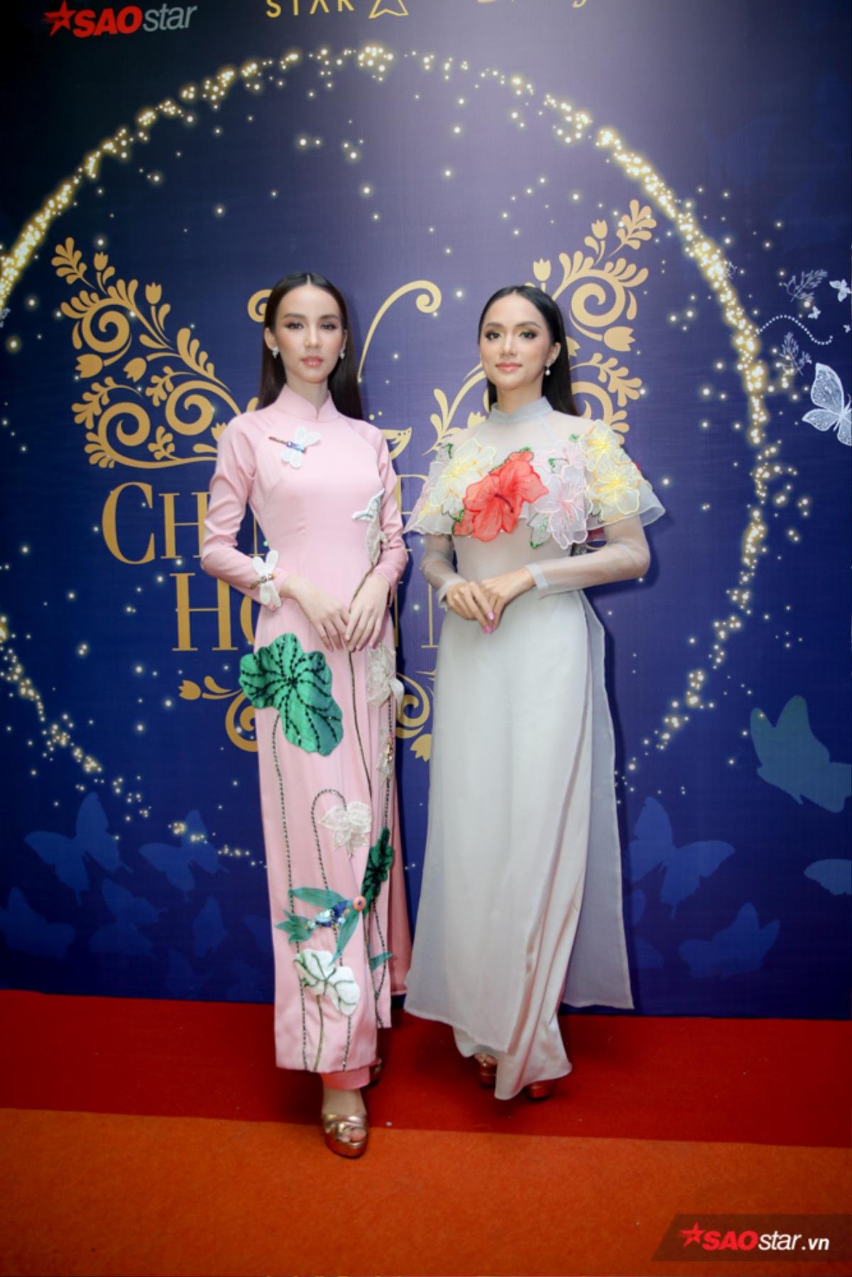 Chung kết The Tiffany Vietnam: Hương Giang - Yoshi diện áo dài gây thương nhớ, Khả Trang - Phí Phương Anh 'chất lừ' Ảnh 1