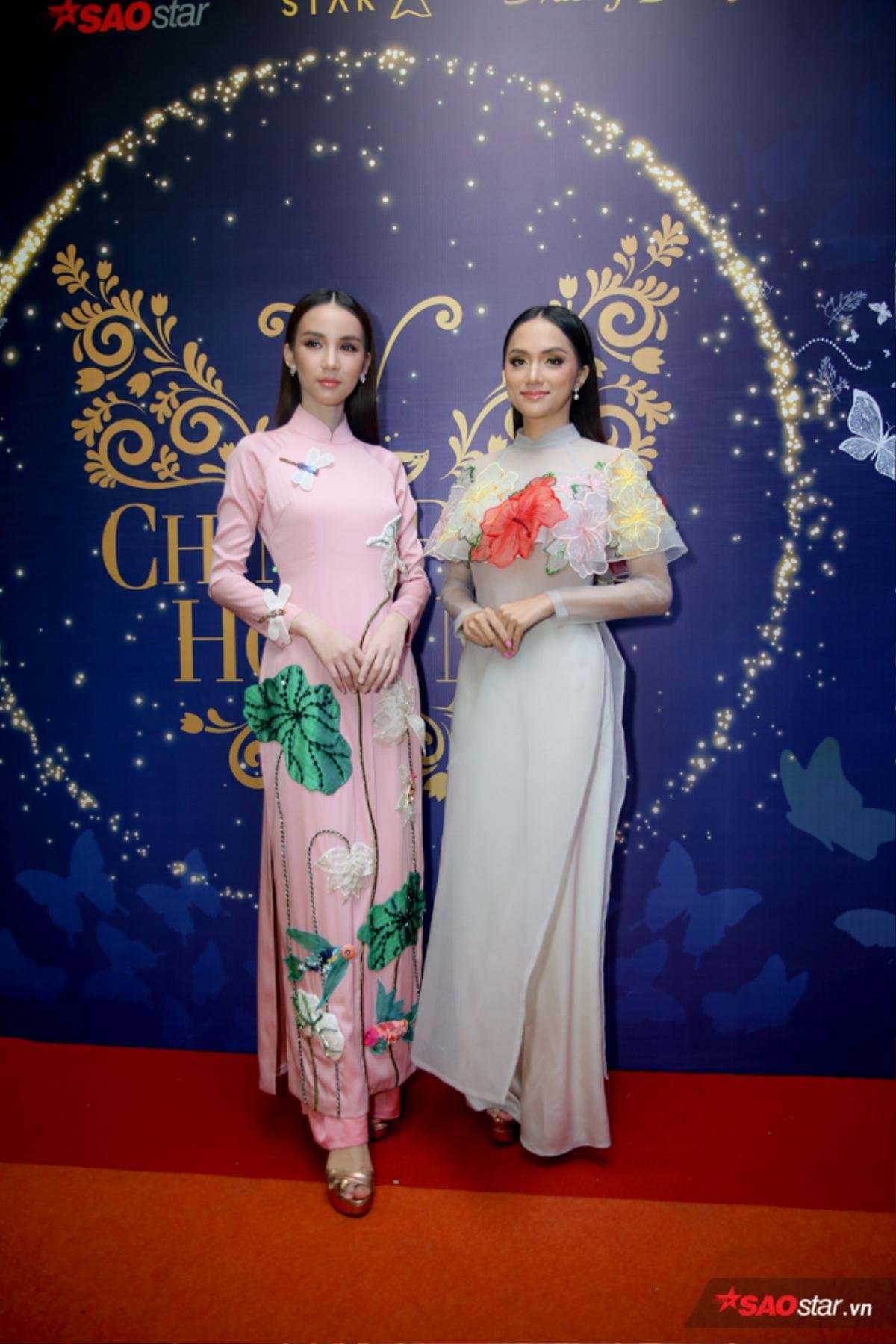 Chung kết The Tiffany Vietnam: Hương Giang - Yoshi diện áo dài gây thương nhớ, Khả Trang - Phí Phương Anh 'chất lừ' Ảnh 2