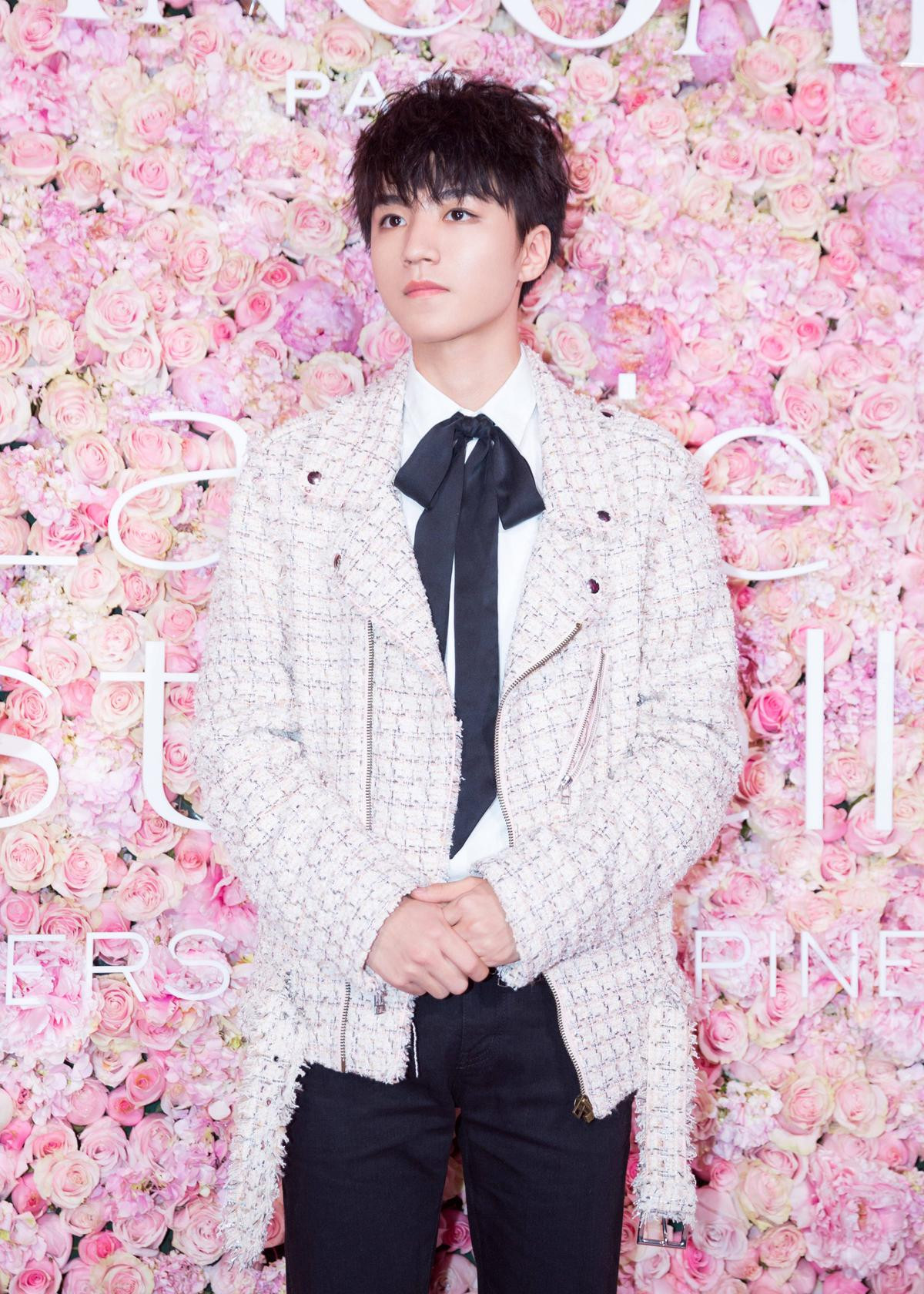 'Mỹ nam đẹp hơn hoa' Vương Tuấn Khải (TFBOYS) cùng Bạch Vũ, Châu Đông Vũ, Trương Bân Bân tham dự 'Party Lancôme' Ảnh 2