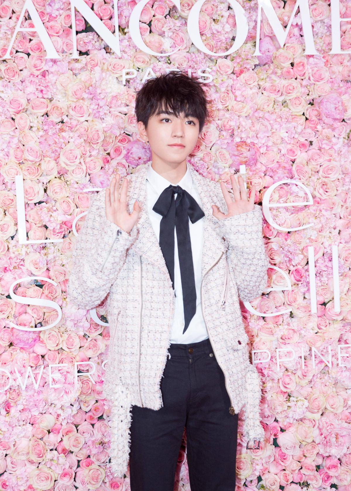 'Mỹ nam đẹp hơn hoa' Vương Tuấn Khải (TFBOYS) cùng Bạch Vũ, Châu Đông Vũ, Trương Bân Bân tham dự 'Party Lancôme' Ảnh 1