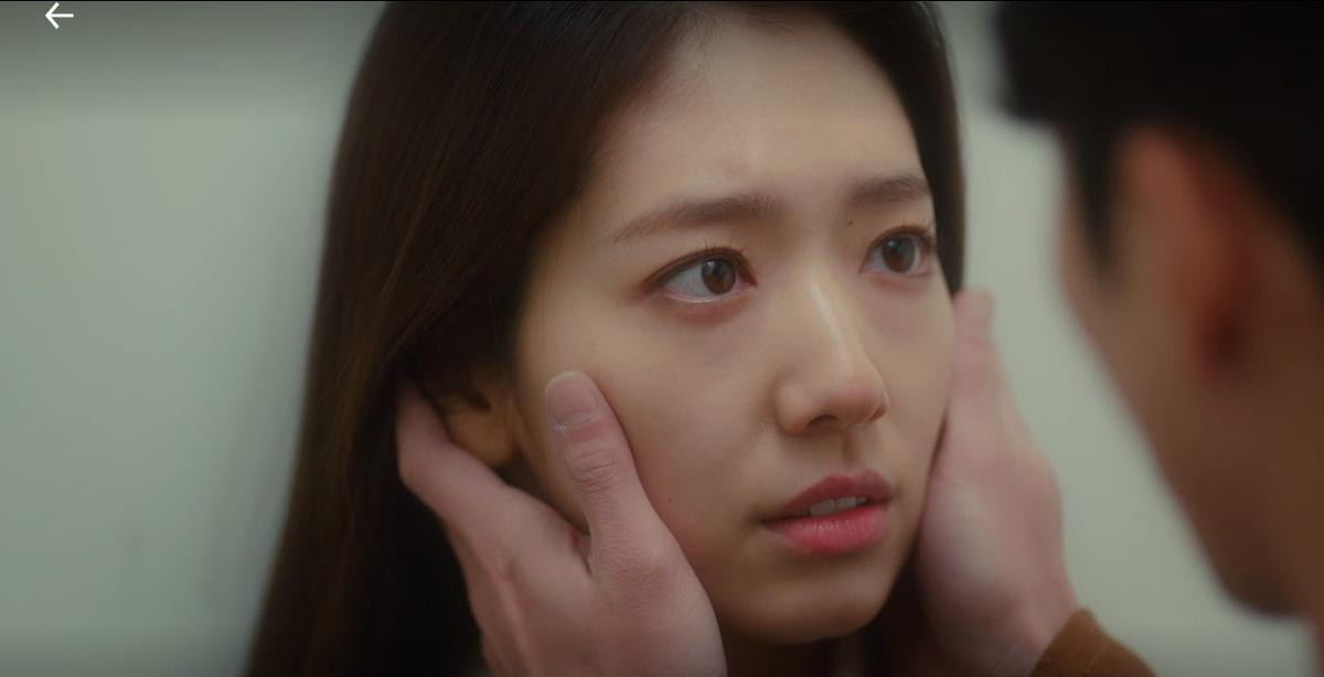 Hôn nhau trong phòng thử quần áo, Hyun Bin - Park Shin Hye giúp ‘Hồi ức Alhambra’ đạt kỷ lục rating mới với 2 chữ số Ảnh 1