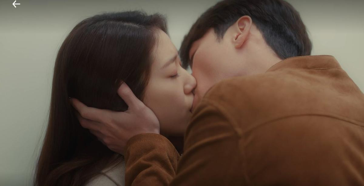 Hôn nhau trong phòng thử quần áo, Hyun Bin - Park Shin Hye giúp ‘Hồi ức Alhambra’ đạt kỷ lục rating mới với 2 chữ số Ảnh 3