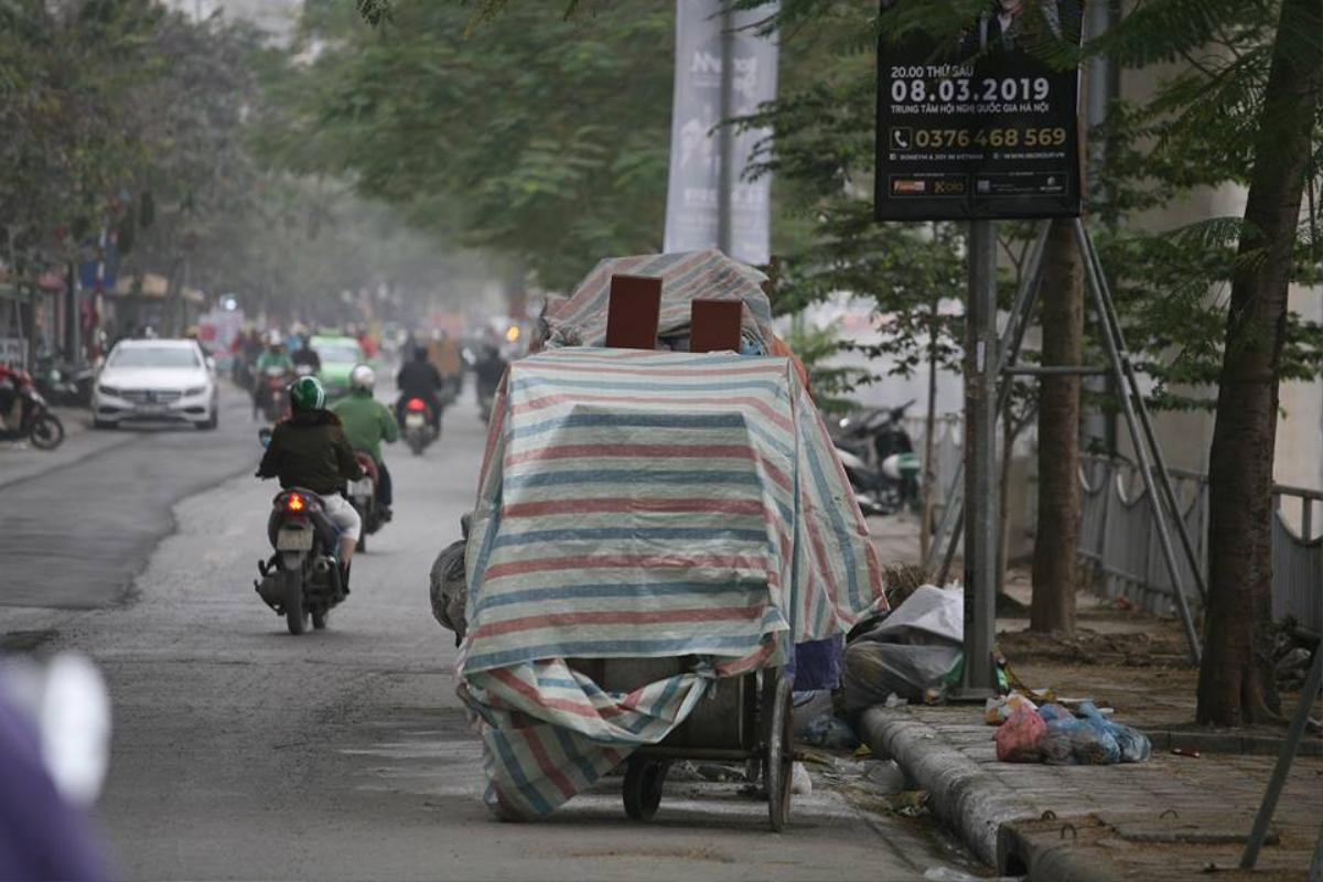 Kinh hoàng rác thải chất đống chưa từng thấy, đường phố Hà Nội nhếch nhác ngày giáp Tết Ảnh 8