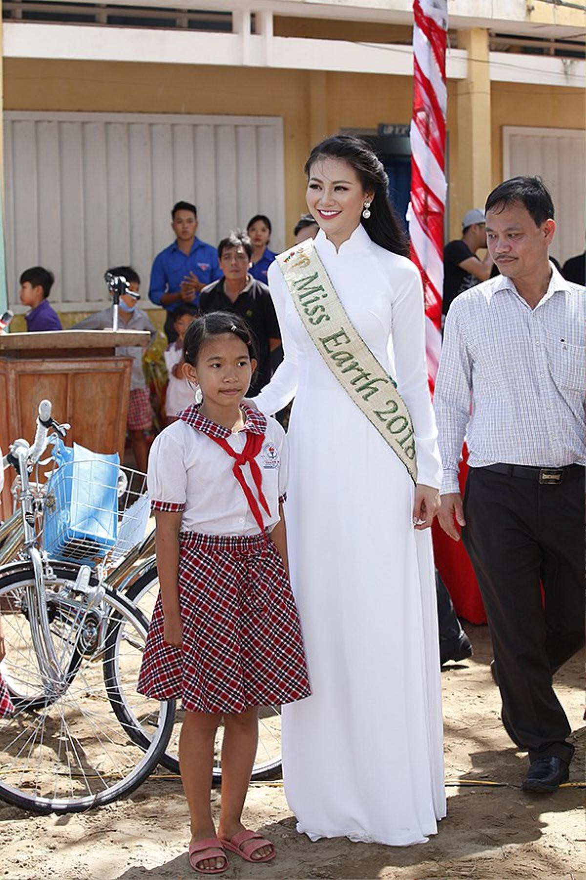 Mặc ‘nắng táp gió biển’, Hoa hậu Trái đất Phương Khánh hăng say trồng rừng, kêu gọi chống biến đổi khí hậu Ảnh 6