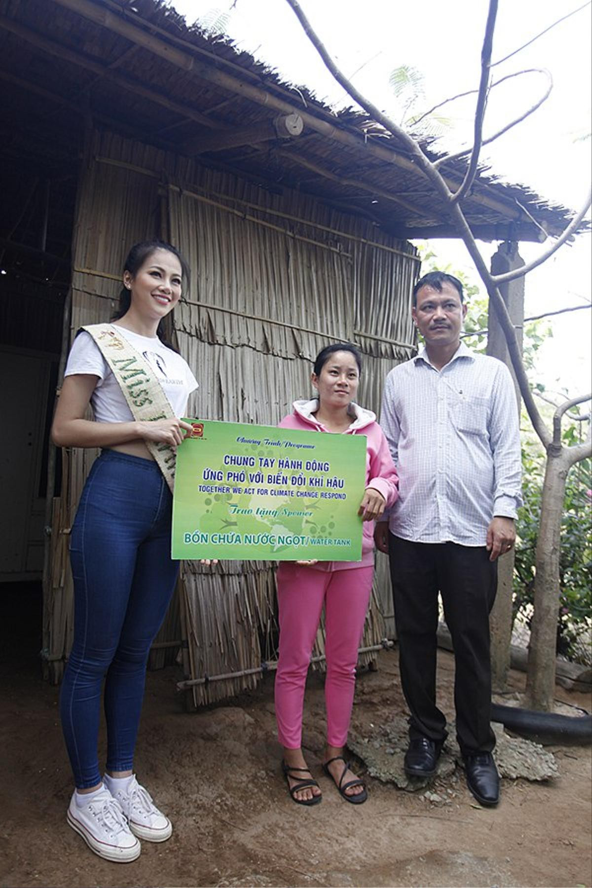 Mặc ‘nắng táp gió biển’, Hoa hậu Trái đất Phương Khánh hăng say trồng rừng, kêu gọi chống biến đổi khí hậu Ảnh 5