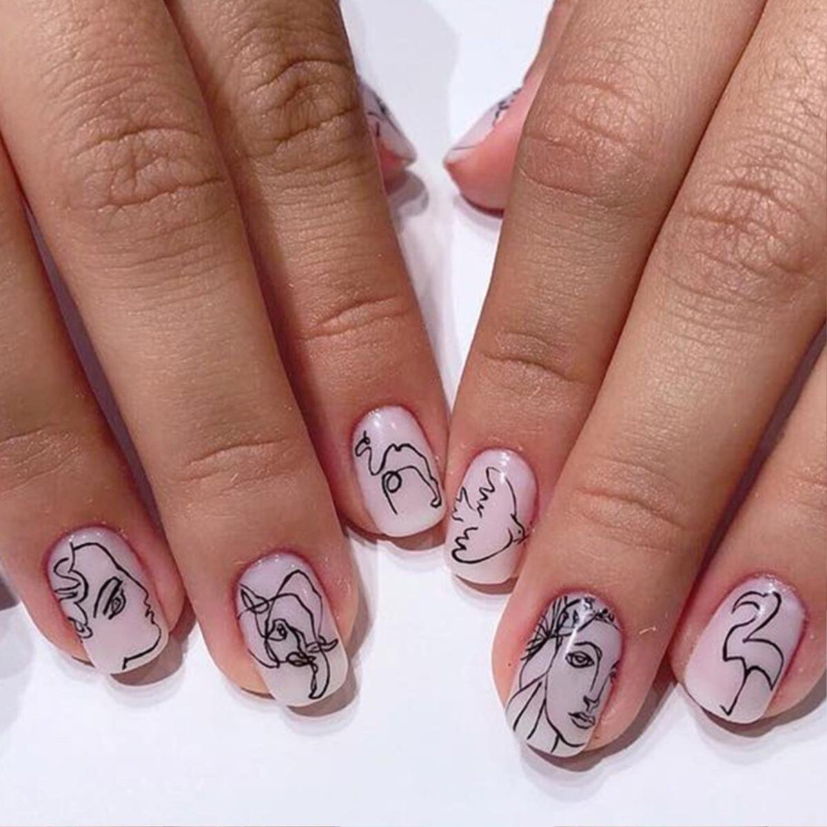 Màu nail 'mặt người' trở thành trend sơn móng năm 2019 Ảnh 8