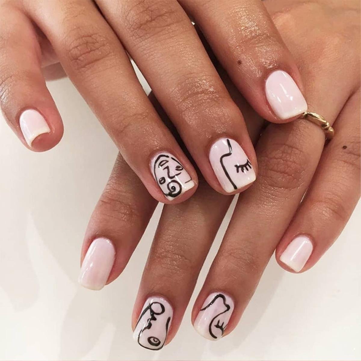 Màu nail 'mặt người' trở thành trend sơn móng năm 2019 Ảnh 7