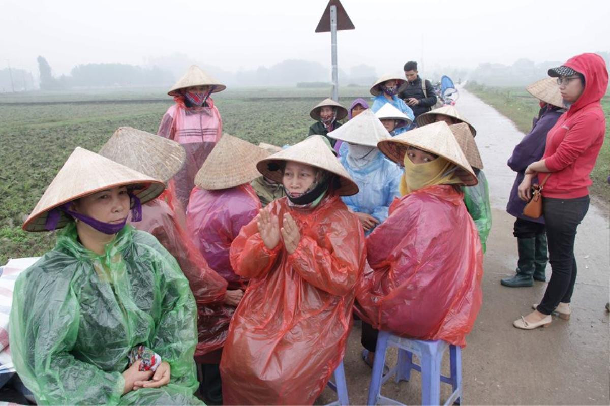 Nỗi khổ cực của người dân sống gần bãi rác lớn nhất Hà Nội: ‘Đi đám cưới không dám ăn cỗ, ngồi ở nhà phải mắc màn’ Ảnh 3