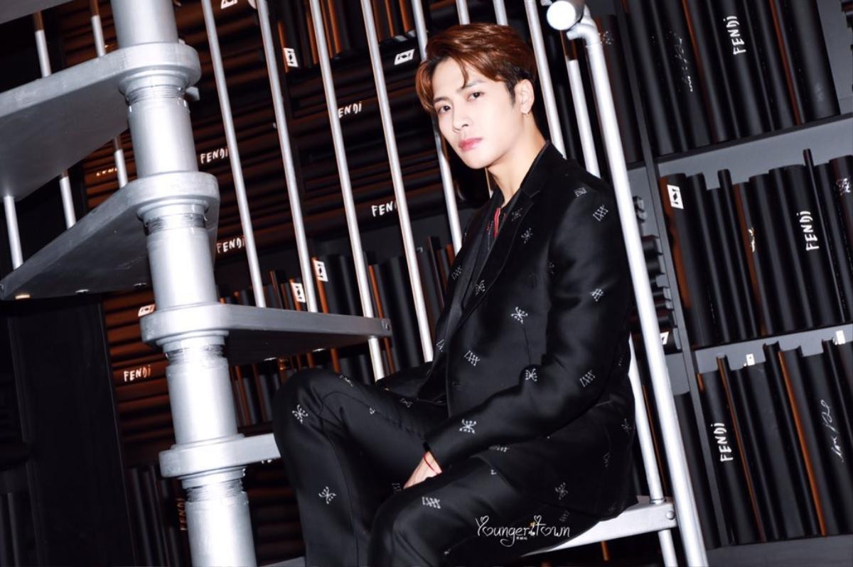 Lộc Hàm - Jackson Wang khoe ảnh ở nước ngoài, Trương Nghệ Hưng làm đại diện IQIYI, mỹ nam 'Vườn sao băng' đăng hình mới Ảnh 6